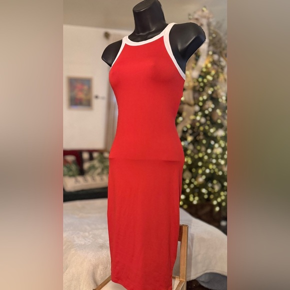 Chic Red Maxi Dress with White Trim - Picture 3 of 6